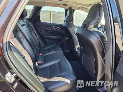 Zdjęcie 11 z 14 samochodu: 2021 VOLVO XC60 T5 MOMENTUM VIN:YV4102DK6M1748793 - miniatura