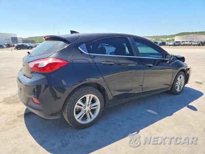 Trzecie zdjęcie samochodu z tyłu: 2018 CHEVROLET CRUZE LT VIN:3G1BE6SM2JS576060 - miniatura