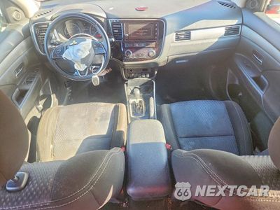 Zdjęcie 8 z 14 samochodu: 2017 MITSUBISHI OUTLANDER SE VIN:JA4AD3A39HZ023149 - miniatura