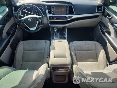 Zdjęcie 8 z 14 samochodu: 2019 TOYOTA HIGHLANDER LE PLUS VIN:5TDZZRFH4KS324258 - miniatura