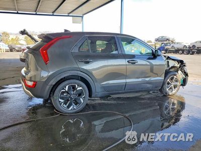 Trzecie zdjęcie samochodu z tyłu: 2026 KIA NIRO LX VIN:KNDCP3LE3T5360100 - miniatura