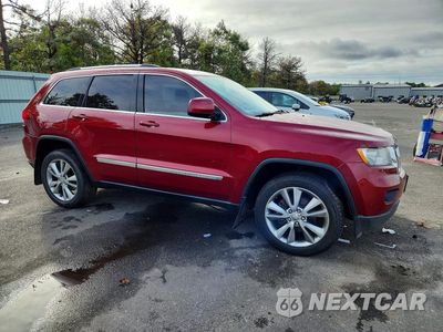 Czwarte zdjęcie samochodu z boku: 2013 JEEP GRAND CHEROKEE LAREDO VIN:1C4RJFAG5DC585715 - miniatura