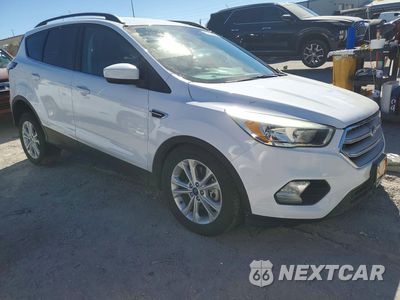 Czwarte zdjęcie samochodu z boku: 2018 FORD ESCAPE SE VIN:1FMCU9GD2JUA92121 - miniatura