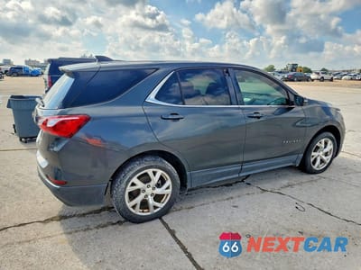 Trzecie zdjęcie samochodu z tyłu: 2018 CHEVROLET EQUINOX LT VIN:3GNAXKEX3JS517201 - miniatura