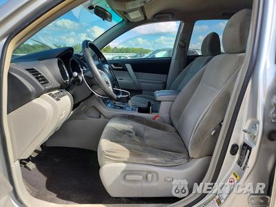 Zdjęcie 7 z 13 samochodu: 2012 TOYOTA HIGHLANDER BASE VIN:5TDBK3EH3CS153718 - miniatura