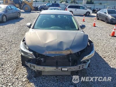 Piąte zdjęcie samochodu w środku: 2018 CHEVROLET CRUZE LT VIN:1G1BE5SM8J7125692 - miniatura