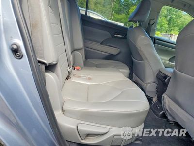 Zdjęcie 10 z 12 samochodu: 2021 TOYOTA HIGHLANDER XLE VIN:5TDHZRBH2MS133619 - miniatura