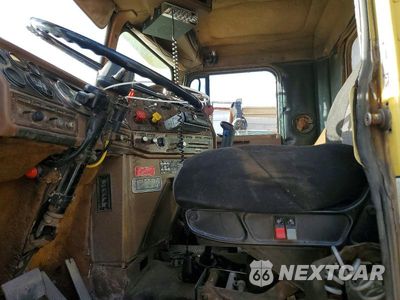 Zdjęcie 7 z 12 samochodu: 1985 FREIGHTLINER CONVENTIONAL DUMP TRUCK VIN:1FUPYDYBXFP249371 - miniatura