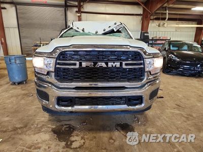 Piąte zdjęcie samochodu w środku: 2024 RAM 2500 TRADESMAN VIN:3C6UR5CJ3RG235422 - miniatura