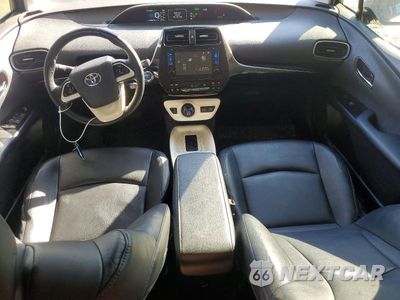 Zdjęcie 8 z 12 samochodu: 2016 TOYOTA PRIUS FOUR TOURING VIN:JTDKARFU6G3515002 - miniatura