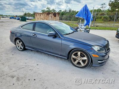 Czwarte zdjęcie samochodu z boku: 2013 MERCEDES-BENZ C 250 VIN:WDDGJ4HBXDG008540 - miniatura