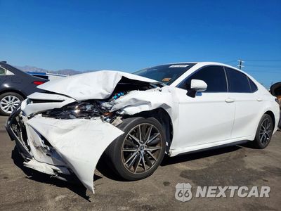 2024 TOYOTA CAMRY SE 4T1G11AK0RU884573 - główne zdjęcie licytacji z USA - miniatura