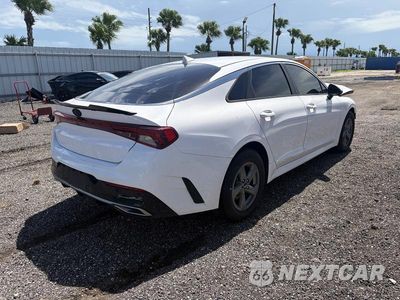 Trzecie zdjęcie samochodu z tyłu: 2021 KIA K5 LXS VIN:5XXG14J29MG063878 - miniatura