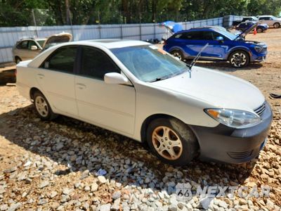 Czwarte zdjęcie samochodu z boku: 2005 TOYOTA CAMRY LE VIN:4T1BE32KX5U607609 - miniatura