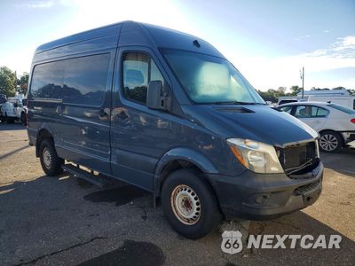 Czwarte zdjęcie samochodu z boku: 2018 MERCEDES BENZ SPRINTER 2500 DELIVERY VAN VIN:WD3PE7CD6JP637680 - miniatura