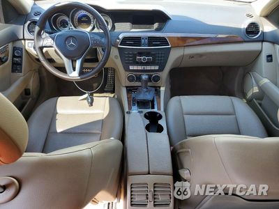 Zdjęcie 8 z 12 samochodu: 2012 MERCEDES-BENZ C 300 4MATIC VIN:WDDGF8BB7CR212751 - miniatura