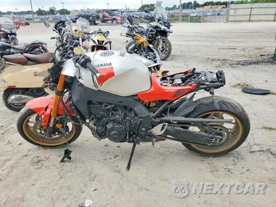 Trzecie zdjęcie samochodu z tyłu: 2024 YAMAHA MTM890 VIN:JYARN80E2RA001981 - miniatura