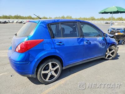 Trzecie zdjęcie samochodu z tyłu: 2008 NISSAN VERSA 1.8 S VIN:3N1BC13E48L394763 - miniatura