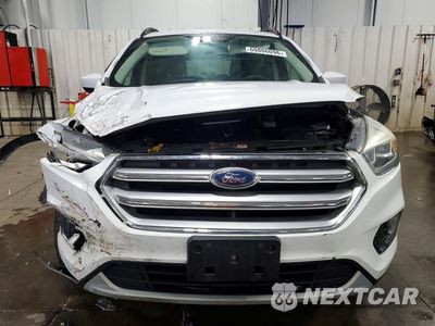 Piąte zdjęcie samochodu w środku: 2017 FORD ESCAPE SE VIN:1FMCU9G91HUC01819 - miniatura