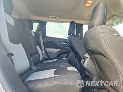 Zdjęcie 11 z 13 samochodu: 2014 JEEP CHEROKEE LATITUDE VIN:1C4PJLCS0EW105250 - miniatura