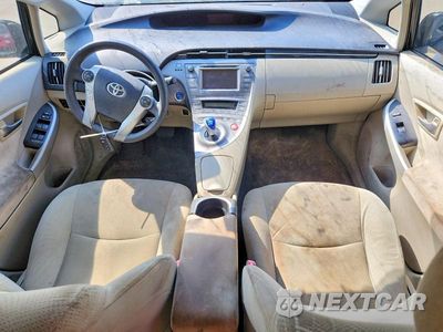Zdjęcie 8 z 12 samochodu: 2013 TOYOTA PRIUS THREE VIN:JTDKN3DU3D5565165 - miniatura