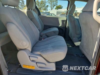 Zdjęcie 11 z 14 samochodu: 2013 TOYOTA SIENNA L 7-PASSENGER VIN:5TDZK3DC9DS404778 - miniatura