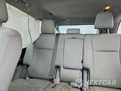 Zdjęcie 10 z 14 samochodu: 2017 TOYOTA HIGHLANDER LE VIN:5TDBZRFH0HS358952 - miniatura