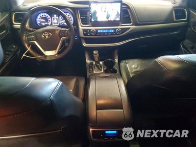 Zdjęcie 8 z 13 samochodu: 2016 TOYOTA HIGHLANDER XLE VIN:5TDJKRFH9GS276037 - miniatura