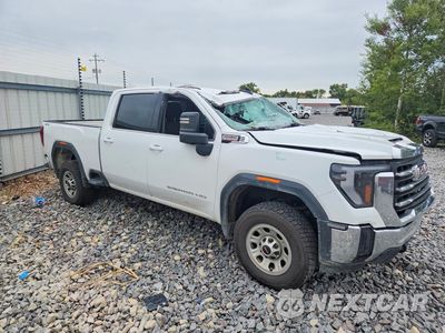 Czwarte zdjęcie samochodu z boku: 2025 GMC SIERRA K2500 SLE VIN:1GT1UMEY4SF238674 - miniatura