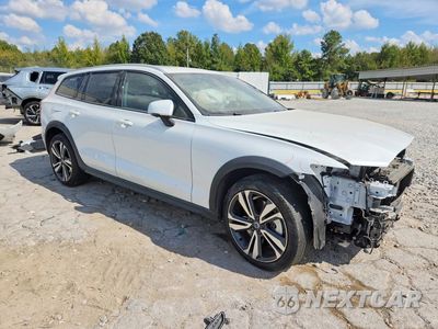 Czwarte zdjęcie samochodu z boku: 2024 VOLVO V60 CROSS COUNTRY PLUS VIN:YV4L12WY0R2139966 - miniatura