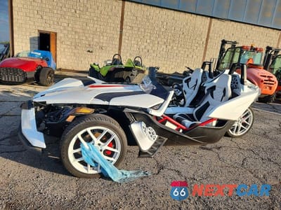 Trzecie zdjęcie samochodu z tyłu: 2016 POLARIS SLINGSHOT SL VIN:57XAAPFA1G7113152 - miniatura