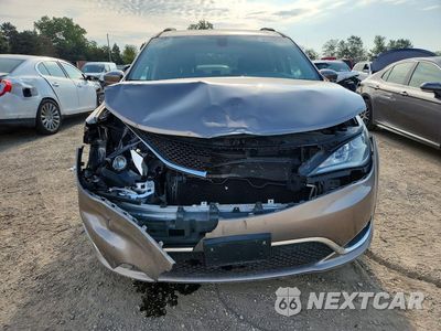 Piąte zdjęcie samochodu w środku: 2017 CHRYSLER PACIFICA TOURING L VIN:2C4RC1BG3HR705343 - miniatura