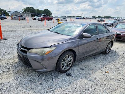 2015 TOYOTA CAMRY SE 4T1BF1FK3FU107661 - główne zdjęcie licytacji z USA - miniatura