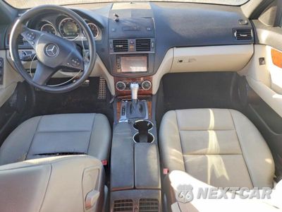 Zdjęcie 8 z 12 samochodu: 2011 MERCEDES-BENZ C 300 4MATIC VIN:WDDGF8BB9BR162840 - miniatura