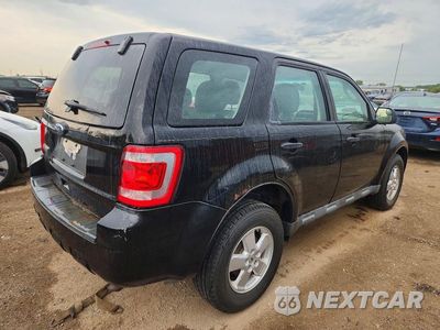 Trzecie zdjęcie samochodu z tyłu: 2010 FORD ESCAPE XLS VIN:1FMCU9C76AKD17281 - miniatura