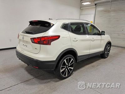 Trzecie zdjęcie samochodu z tyłu: 2017 NISSAN ROGUE SPORT SL VIN:JN1BJ1CP3HW029038 - miniatura