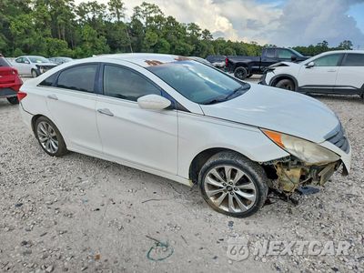 Czwarte zdjęcie samochodu z boku: 2013 HYUNDAI SONATA SE VIN:5NPEC4AC1DH683025 - miniatura