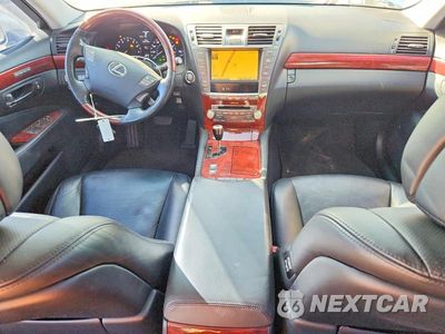 Zdjęcie 8 z 12 samochodu: 2010 LEXUS LS 460 VIN:JTHBL1EF1A5097974 - miniatura