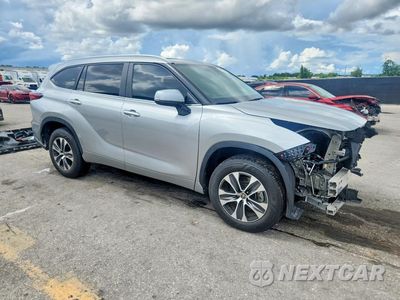Czwarte zdjęcie samochodu z boku: 2023 TOYOTA HIGHLANDER HYBRID XLE VIN:5TDKARAH8PS016615 - miniatura