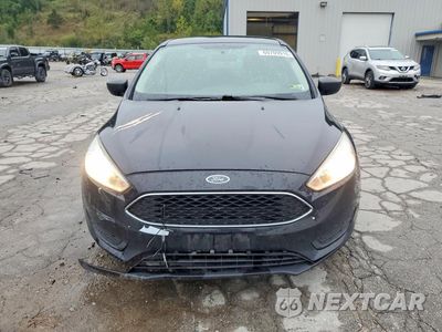 Piąte zdjęcie samochodu w środku: 2018 FORD FOCUS S VIN:1FADP3E22JL201428 - miniatura