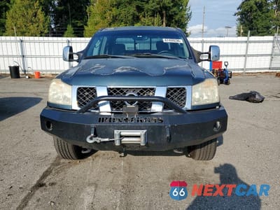Piąte zdjęcie samochodu w środku: 2004 NISSAN TITAN XE VIN:1N6AA07B34N545947 - miniatura