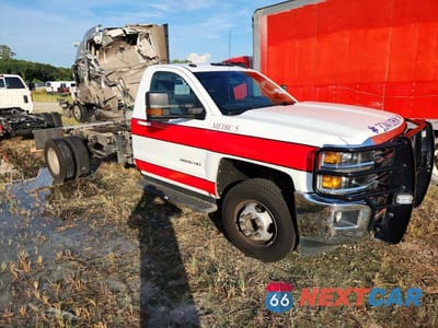 Czwarte zdjęcie samochodu z boku: 2017 CHEVROLET SILVERADO C3500 LT VIN:1GB3CZCG8HF160934 - miniatura
