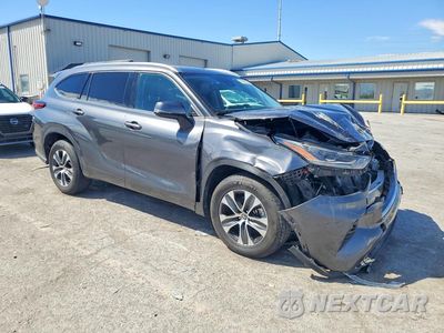 Czwarte zdjęcie samochodu z boku: 2021 TOYOTA HIGHLANDER XLE VIN:5TDGZRAH7MS537125 - miniatura