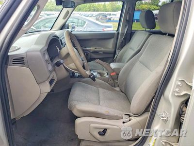 Zdjęcie 7 z 13 samochodu: 2008 JEEP COMMANDER SPORT VIN:1J8HG48K88C215463 - miniatura