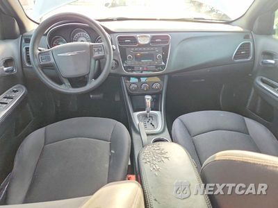 Zdjęcie 8 z 12 samochodu: 2012 CHRYSLER 200 LX VIN:1C3CCBAB9CN208471 - miniatura