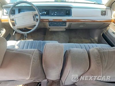 Zdjęcie 8 z 12 samochodu: 1993 MERCURY GRAND MARQUIS LS VIN:2MELM75W6PX639064 - miniatura