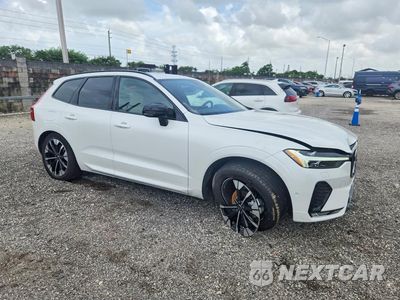 Czwarte zdjęcie samochodu z boku: 2026 VOLVO XC60 PLUS VIN:YV4M12RC9T1497469 - miniatura