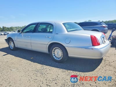 Drugie zdjęcie samochodu z przodu: 1998 LINCOLN TOWN CAR EXECUTIVE VIN:1LNFM81W8WY727764 - miniatura