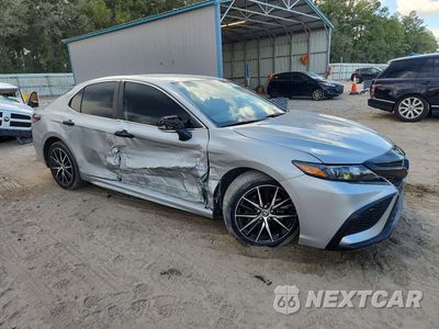 Czwarte zdjęcie samochodu z boku: 2024 TOYOTA CAMRY SE VIN:4T1G11AK3RU245460 - miniatura