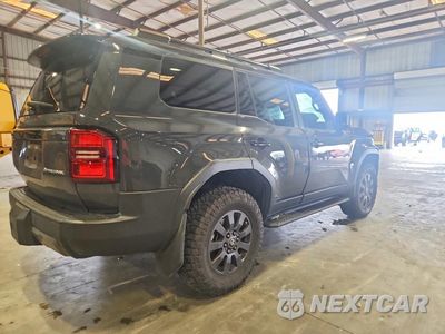 Trzecie zdjęcie samochodu z tyłu: 2025 TOYOTA LAND CRUISER BASE VIN:JTEABFAJ0S5021571 - miniatura